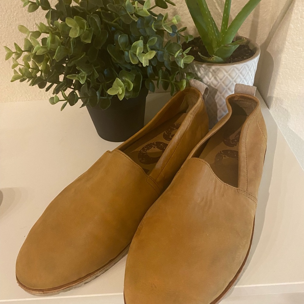 Sorel suede flats